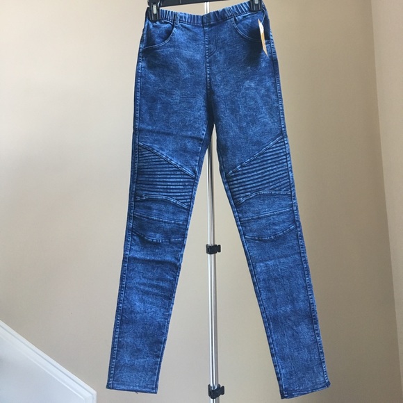 🚨Last One 🚨 🎀 Distressed Moto Jeggings - Picture 4 of 7