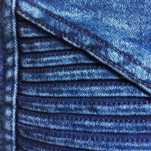 🚨Last One 🚨 🎀 Distressed Moto Jeggings - Picture 5 of 7