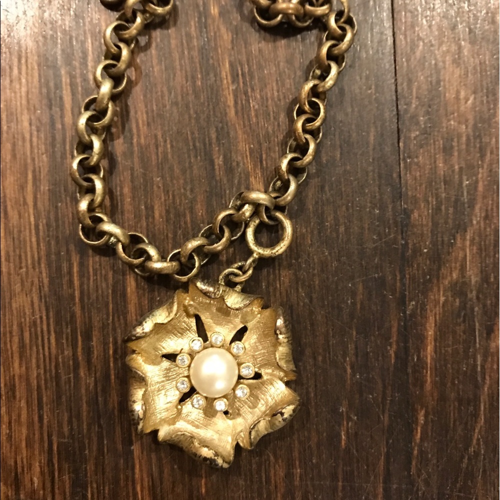 Stella & Dot flower pendant with chain