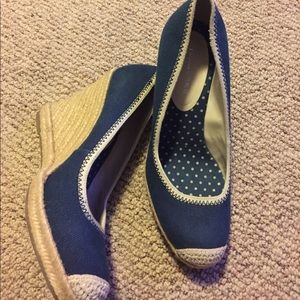 Banana Republic wedge shoe. EUC