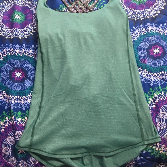 Lululemon free to be Tank - Picture 2 of 4