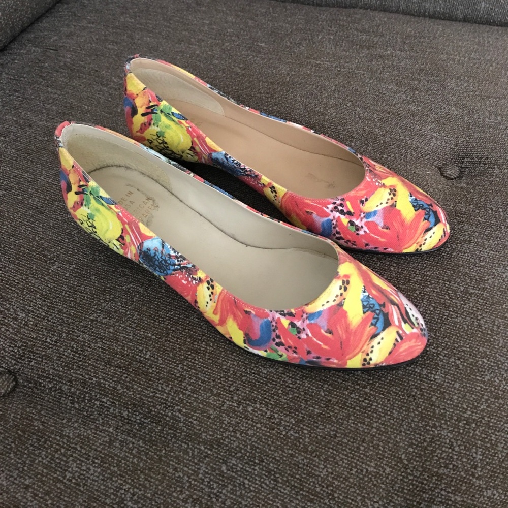 American Apparel floral pump