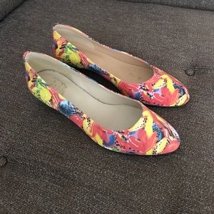 American Apparel floral pump