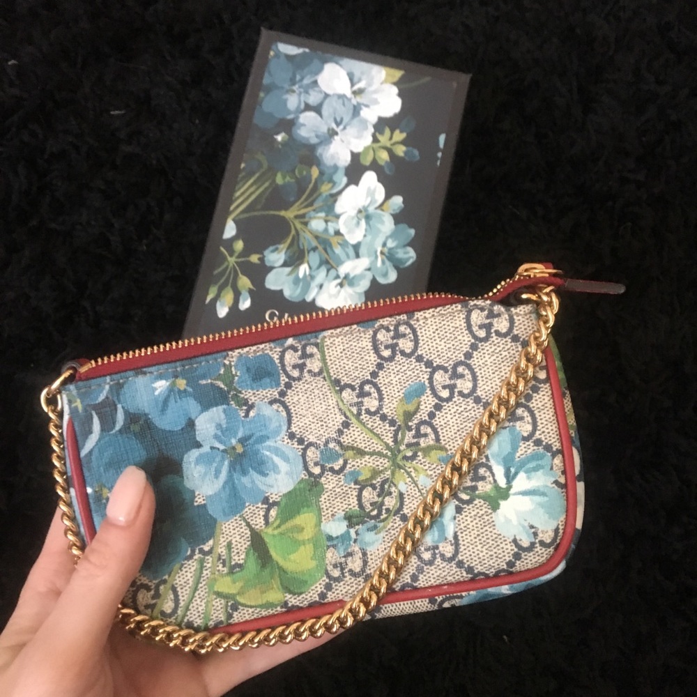 AUTHENTIC GUCCI Blooms Wristlet