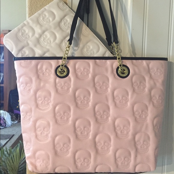 ☠️NWT! BETSEY JOHNSON BLUSH SKULL TOTE W/ POUCH - Picture 3 of 5