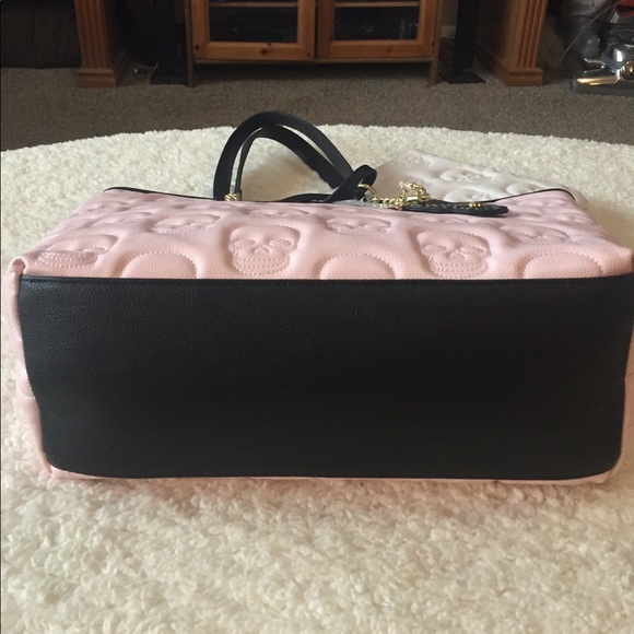 ☠️NWT! BETSEY JOHNSON BLUSH SKULL TOTE W/ POUCH - Picture 4 of 5