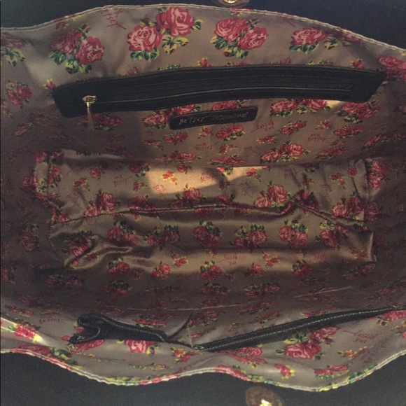 ☠️NWT! BETSEY JOHNSON BLUSH SKULL TOTE W/ POUCH - Picture 5 of 5