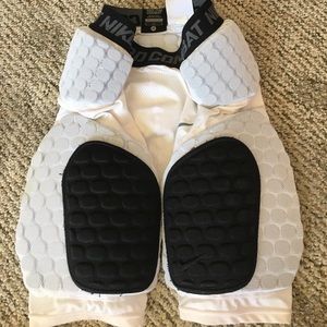 Nike Pro Combat Thigh and Hip Protector Boys MED