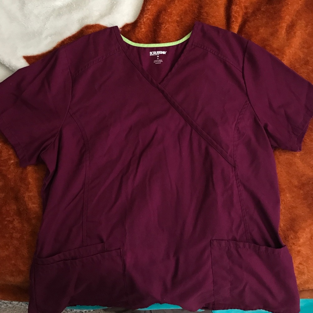 2 rarely ever worn scrub tops and pair of pants
