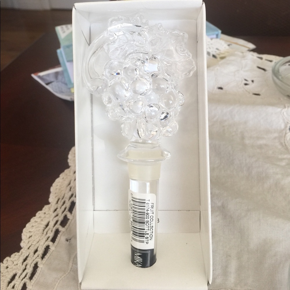Beautiful crystal Mikasa bottle stopper