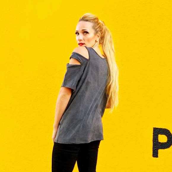 COFFEE-FRIENDS-WEEKENDS TSHIRT - Picture 2 of 2