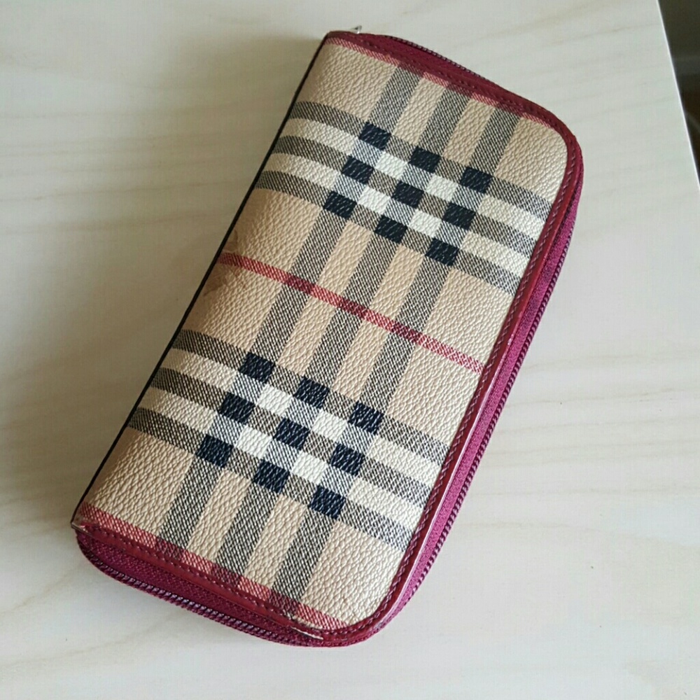 Burberry zippered wallet