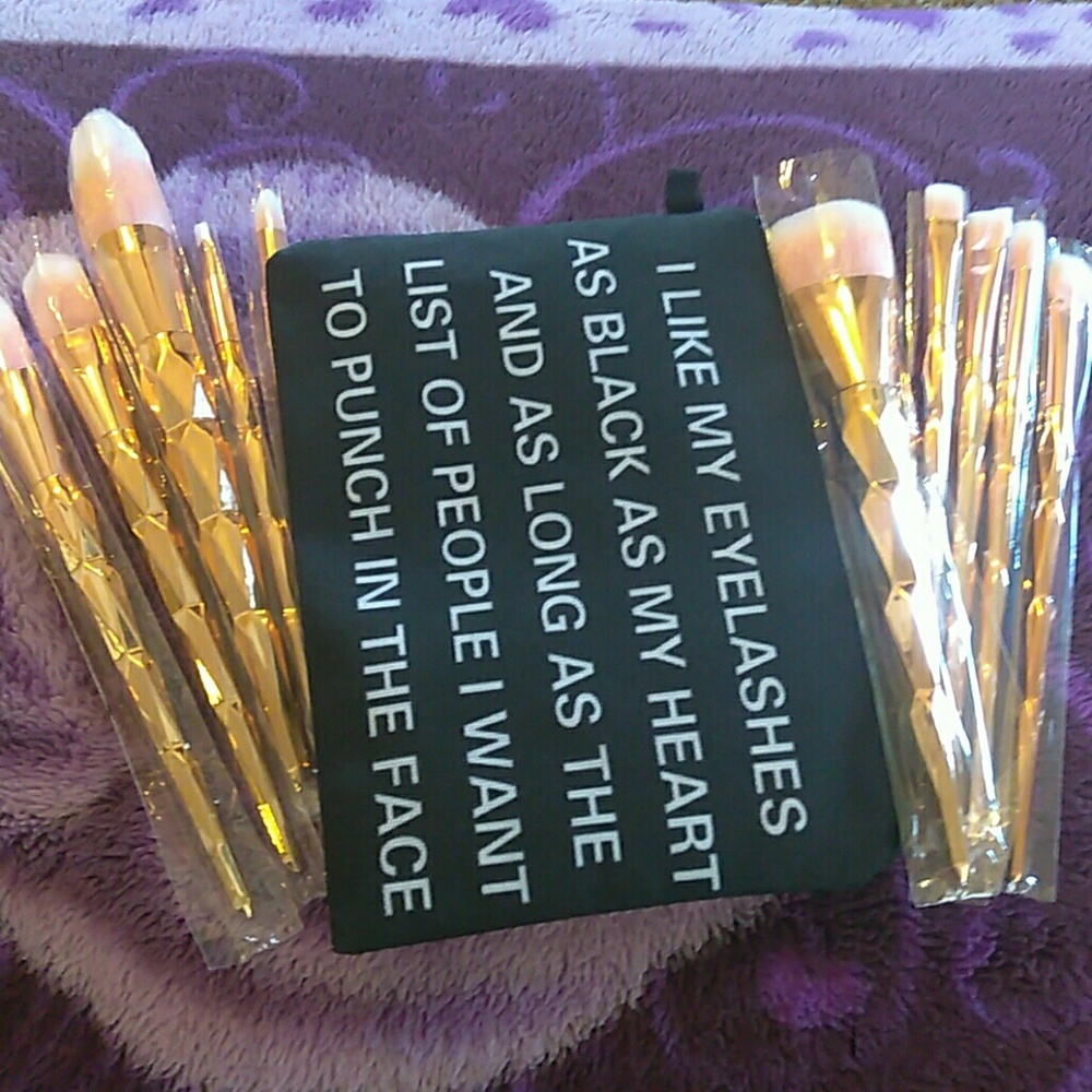 Sale❤10 pcs Rose Gold Makeup Brushes & Makeup Bag!