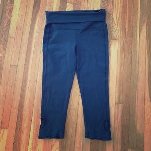 Move by Alternative Capri legging sz M