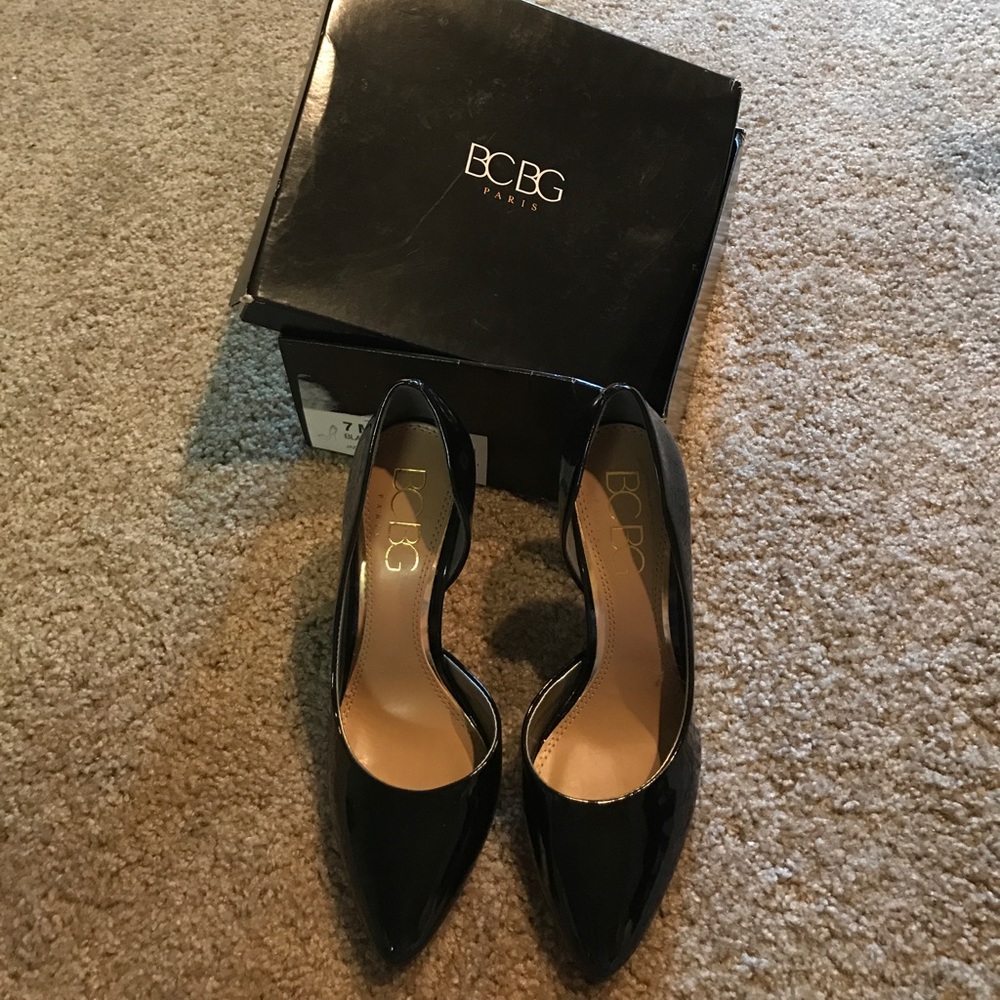 LAST CHANCE!!! BCBG Heels Size 7. Like new