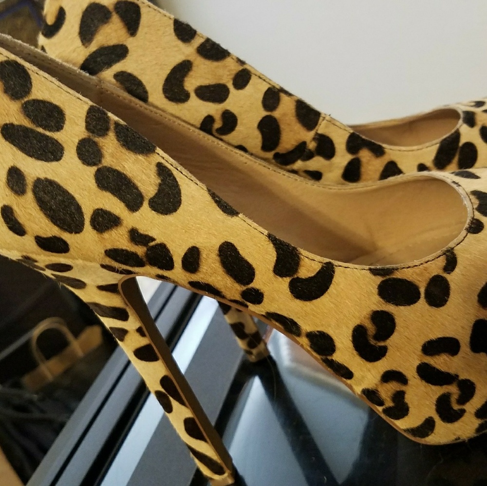Steve Madden Calf Hair Leopard Print Pumps
