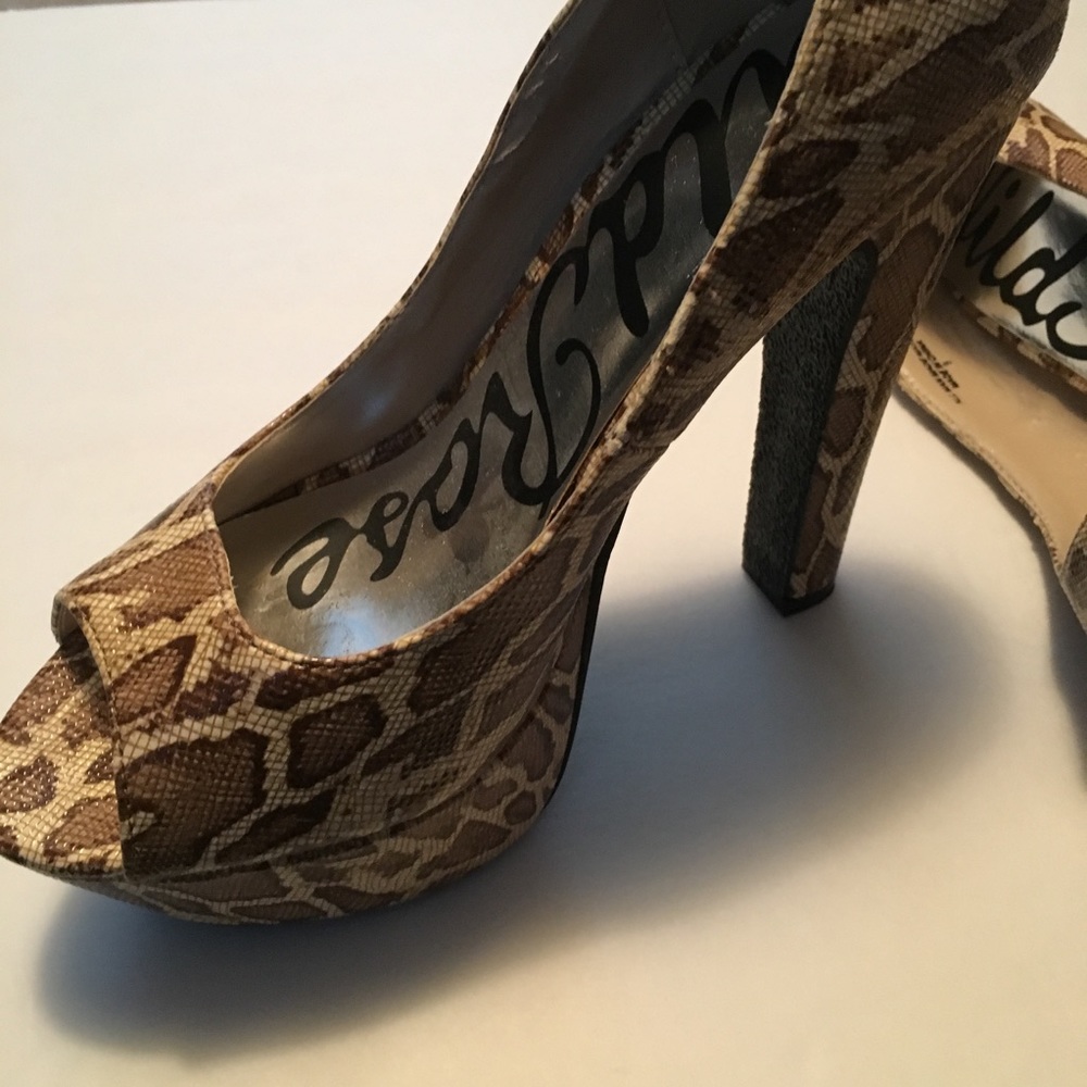 WILD ROSE Women's 5" Platform Snakeskin Heels