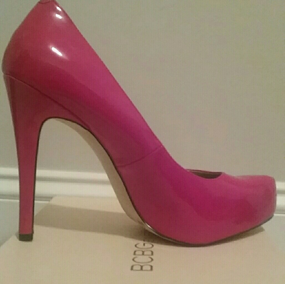 NEW- BCBG Red Heels (obo)