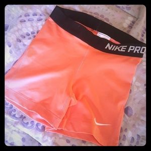NWT Peach Nike Pro shorts