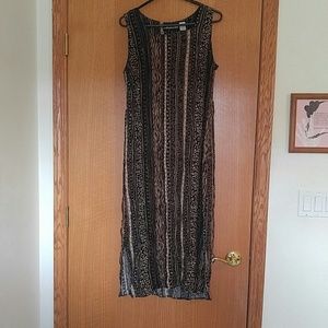 Long sleeveless dress