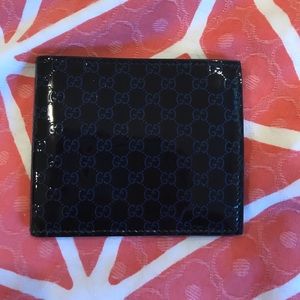 NWOT Gucci patent leather signature logo wallet