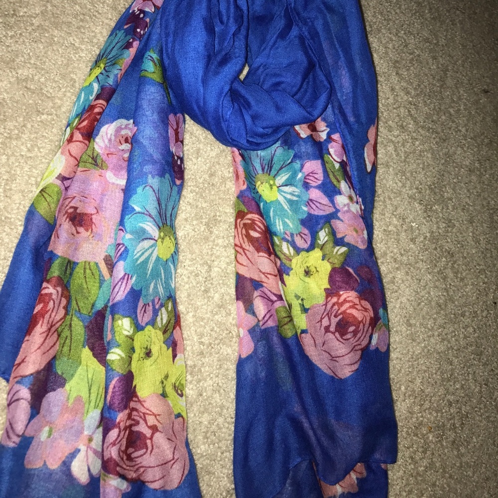 Scarf - Picture 2 of 3