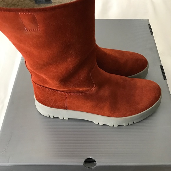 Prada waterproof snow boots! - Picture 4 of 7