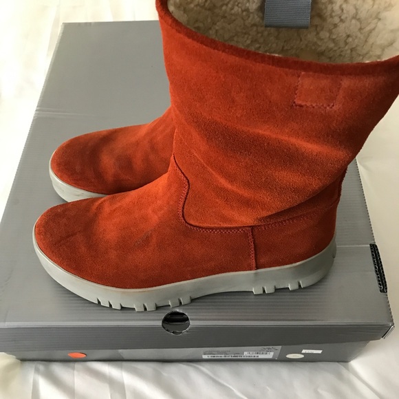 Prada waterproof snow boots! - Picture 5 of 7
