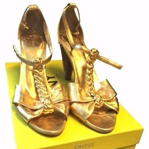 DKNY GOLD DRESS SANDALS