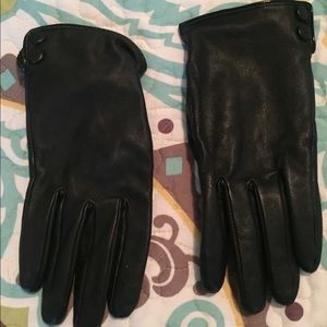 Leather gloves