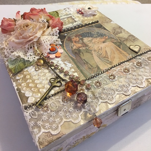 Gorgeous collage jewelry treasure box 1 of a kind - Picture 2 of 6