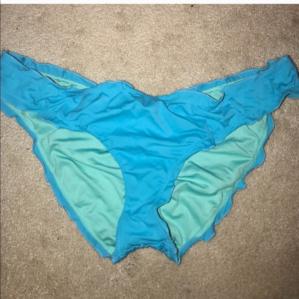 Ruffled VS bottoms