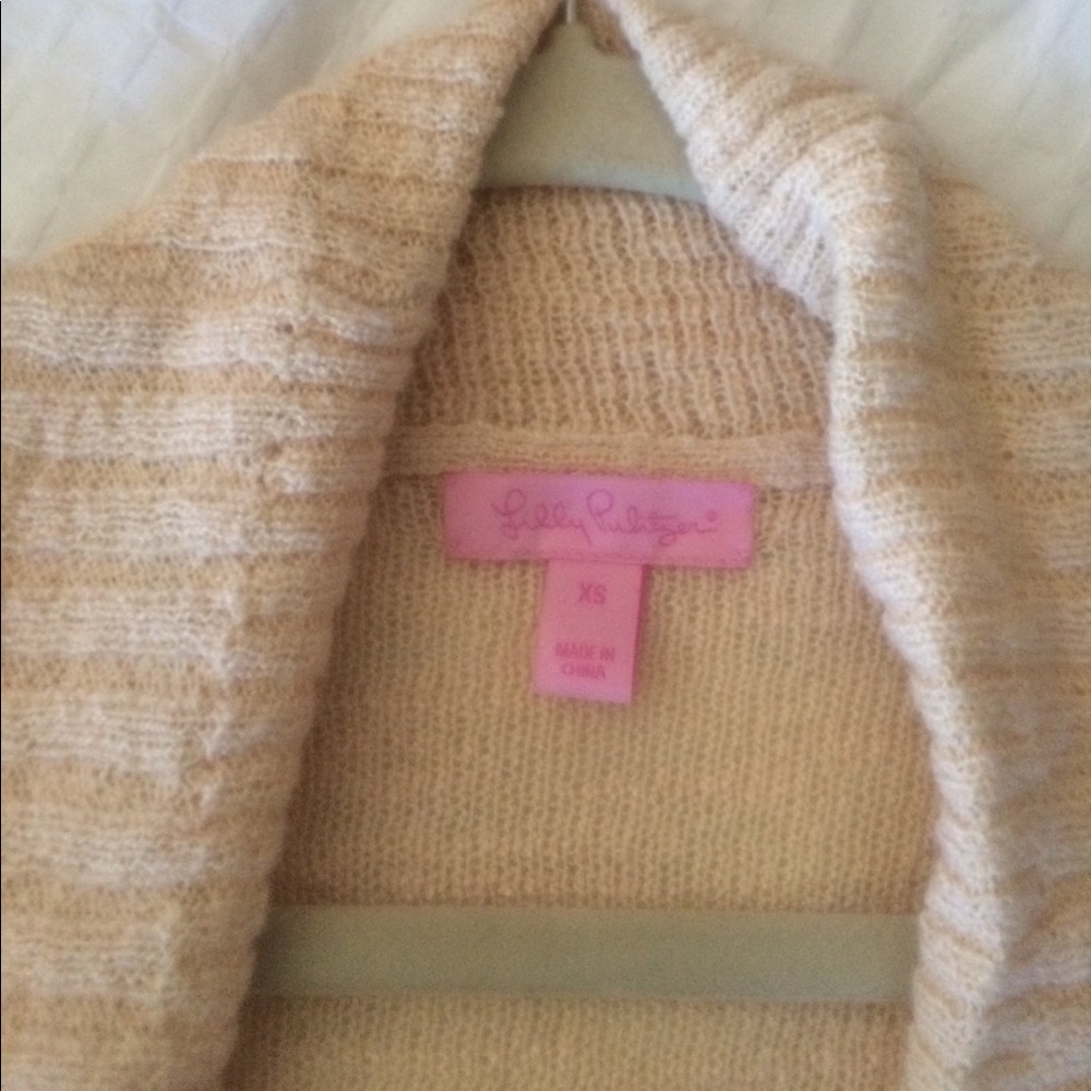 Lilly Pulitzer sweater only been worn once.