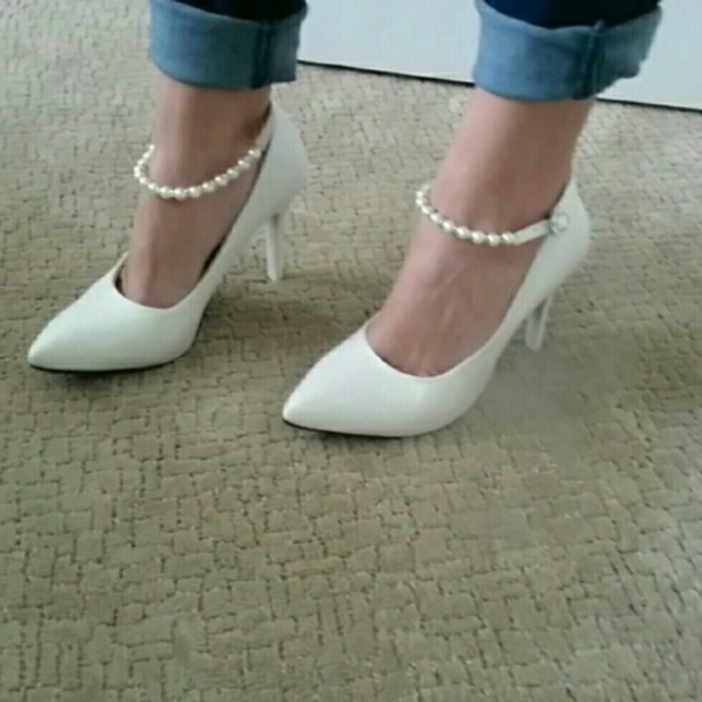 ⚡️Flash Sale⚡️ White sparkly pumps