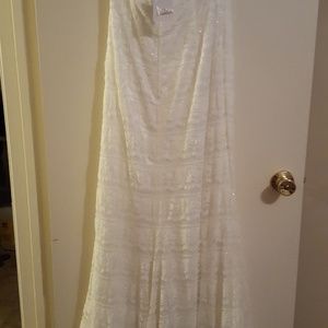 Ivory lace wedding gown