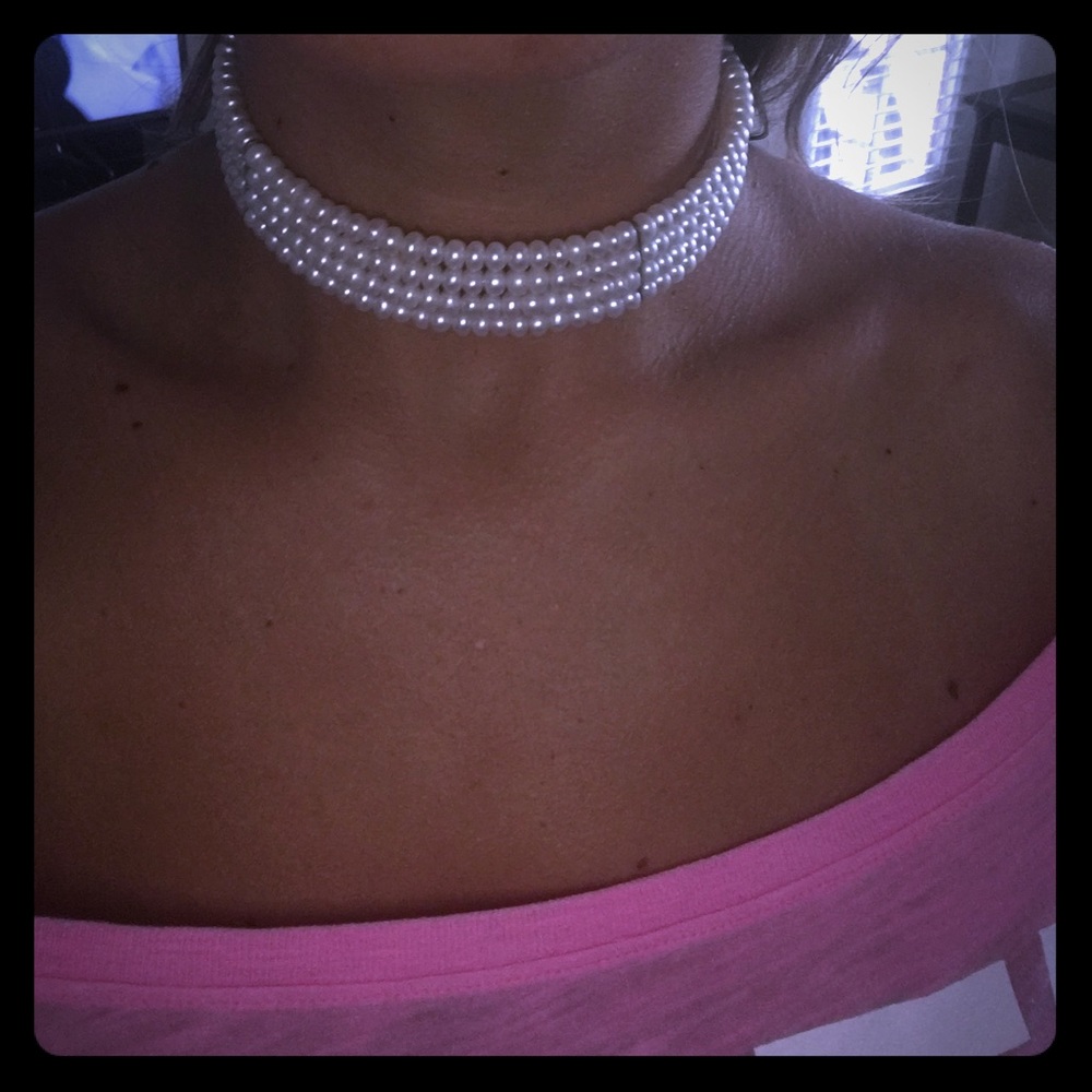 Pearl choker