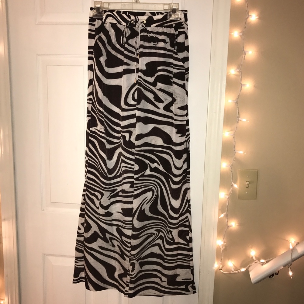 Flowy MK zebra patterned pants