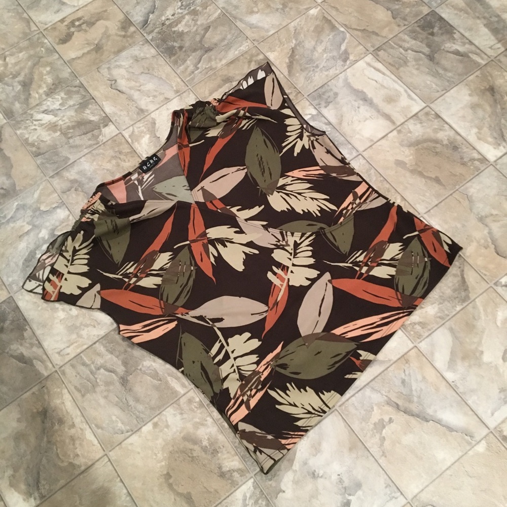 VINTAGE BCBG Leaf Print Top
