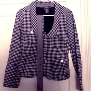Checkered navy/white fitted jacket with belt