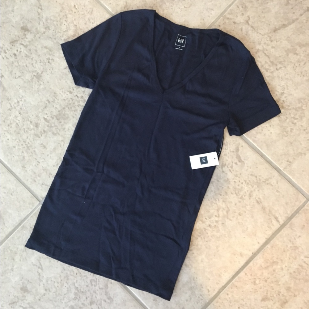 ✅ NWT Gap Woman’s Modern V-Neck Tee 💙