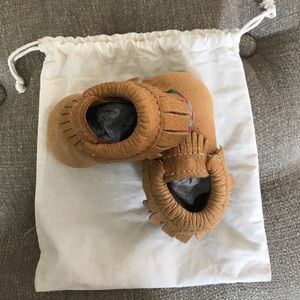 Brand New Tan Tribal Freshly Picked Moccs Size 3