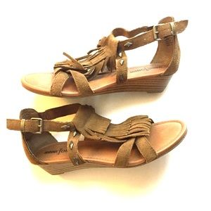 ☀️Minnetonka Fringe Leather Sandals SZ 6