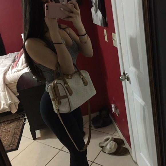 🔥Authentic Gucci Handbag with Strap🔥 - Picture 2 of 8