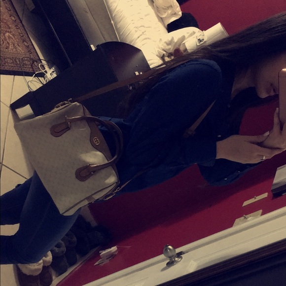 🔥Authentic Gucci Handbag with Strap🔥 - Picture 3 of 8