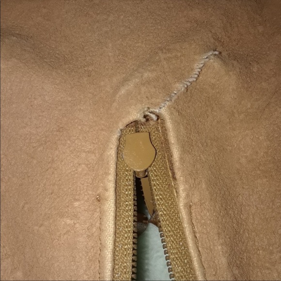 🔥Authentic Gucci Handbag with Strap🔥 - Picture 7 of 8