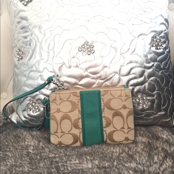 Coach Handbags - LAST CHANCE!!⚡️ CUTE COACH WRISTLET