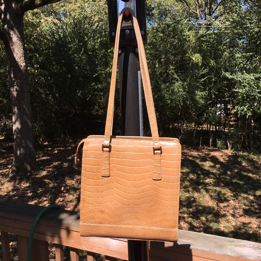Like New! Liz Claiborne Shoulder Bag! - Picture 1 of 4