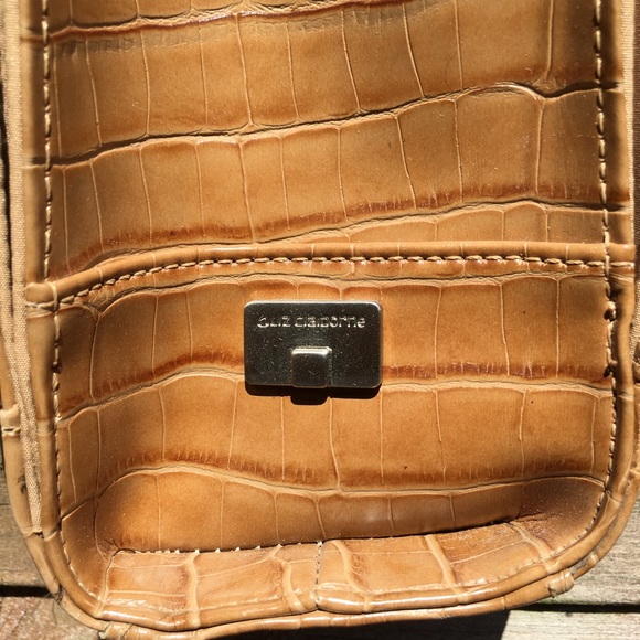 Like New! Liz Claiborne Shoulder Bag! - Picture 3 of 4