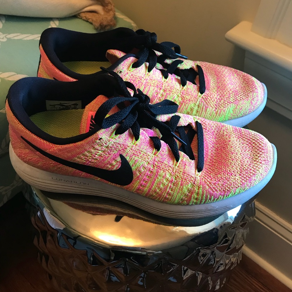 Nike Flyknit sneakers - size 9 - good condition