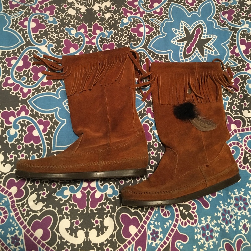 Minnetonka One Layer Fringe Boots